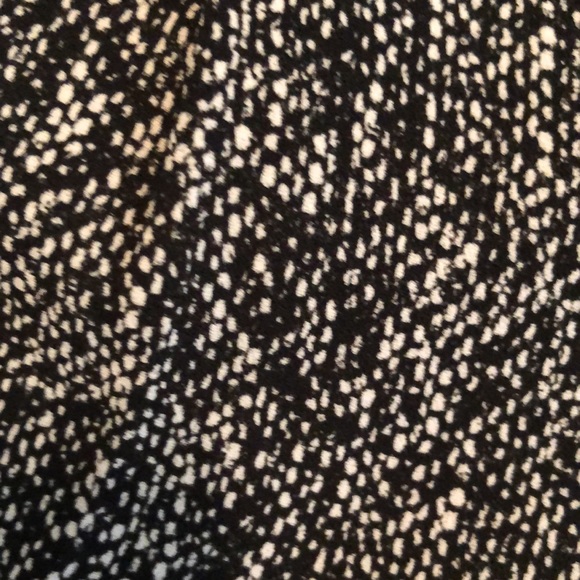 Nice black Shorts from the Express size 2 - Picture 3 of 4